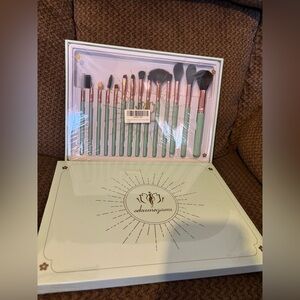 💚Green Makeup Brush Set with Case💚